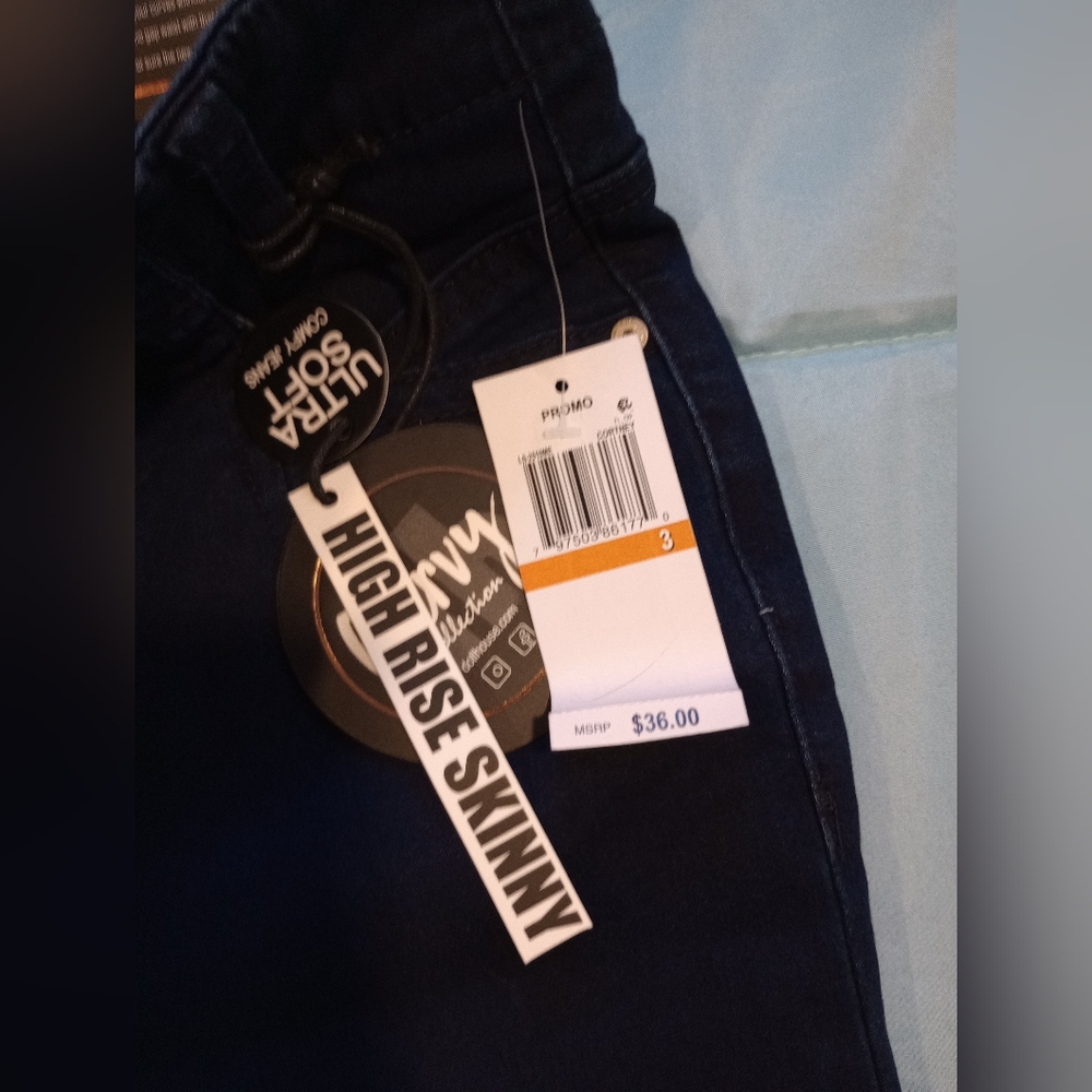 NWT Dollhouse High Rise Skinny Jeans with Button Detail - Picture 4 of 7
